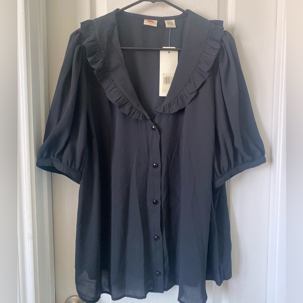 Women’s Levi’s black frill blouse size 2X